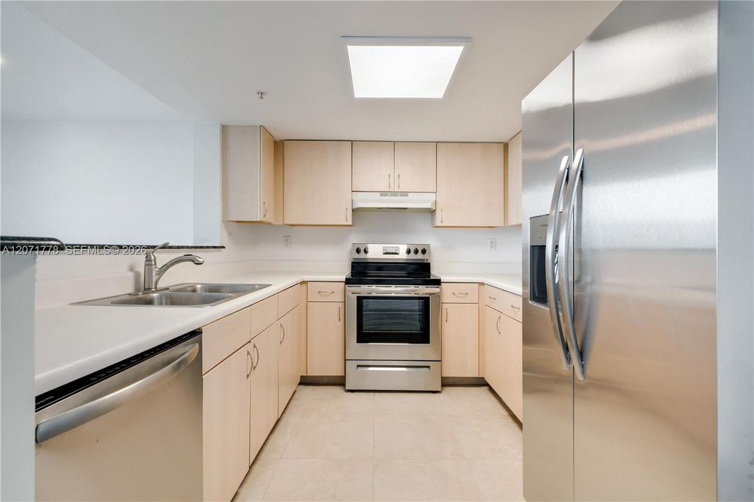 For Rent: $2,500 (1 beds, 1 baths, 770 Square Feet)