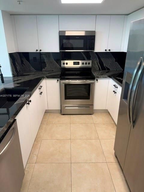 For Rent: $2,500 (1 beds, 1 baths, 770 Square Feet)