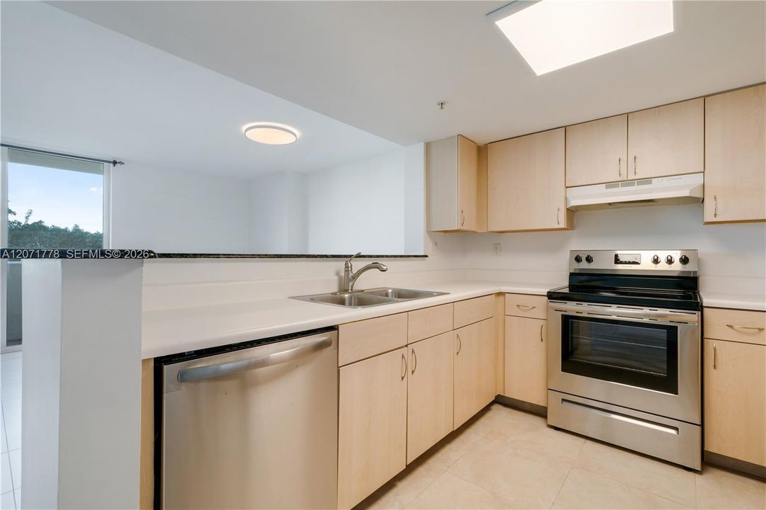 For Rent: $2,500 (1 beds, 1 baths, 770 Square Feet)