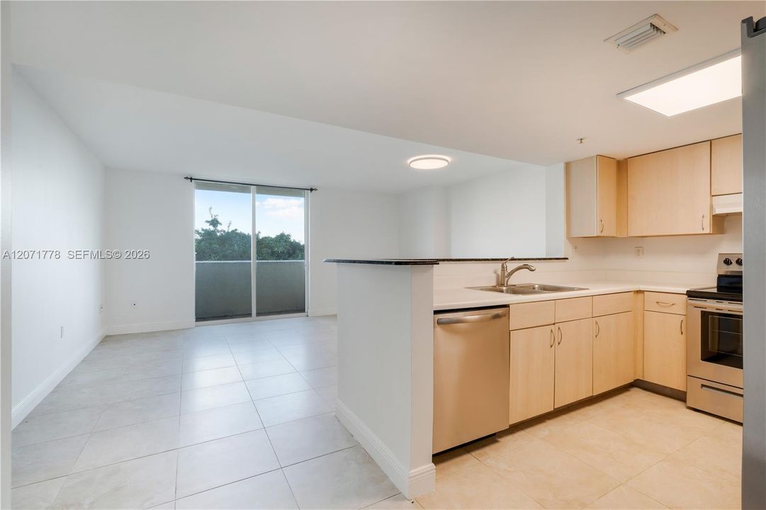 For Rent: $2,500 (1 beds, 1 baths, 770 Square Feet)