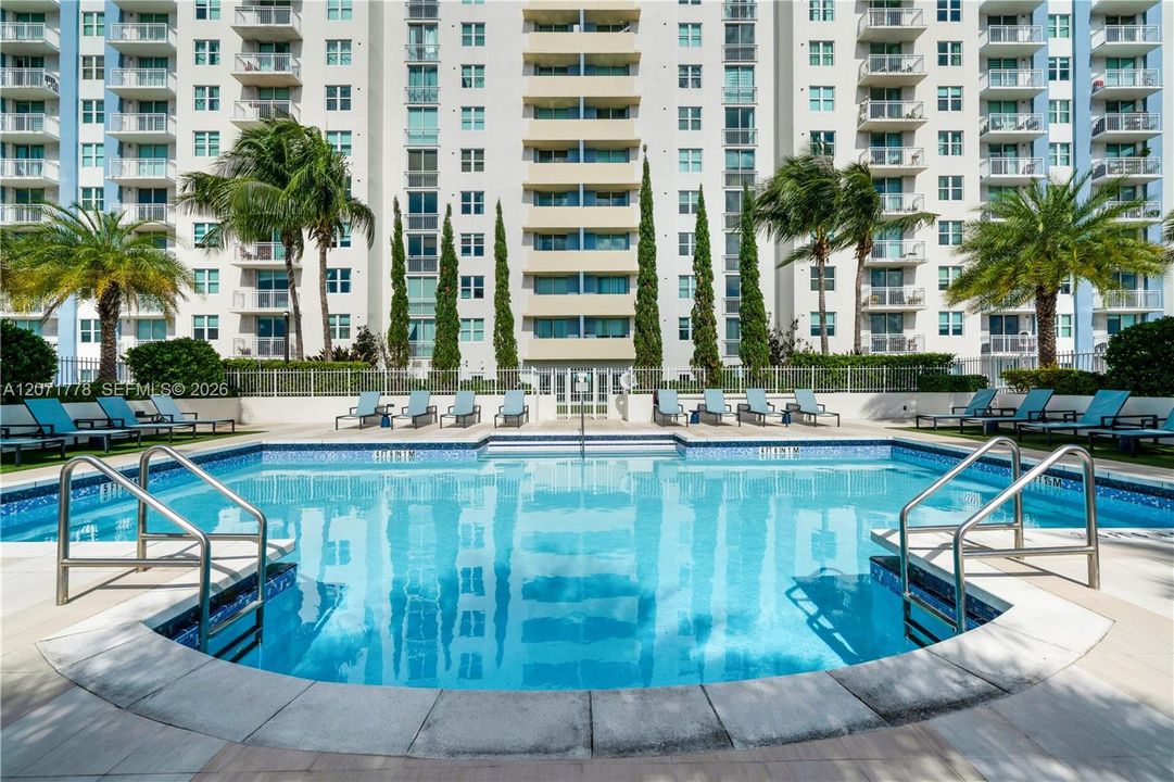 For Rent: $2,500 (1 beds, 1 baths, 770 Square Feet)