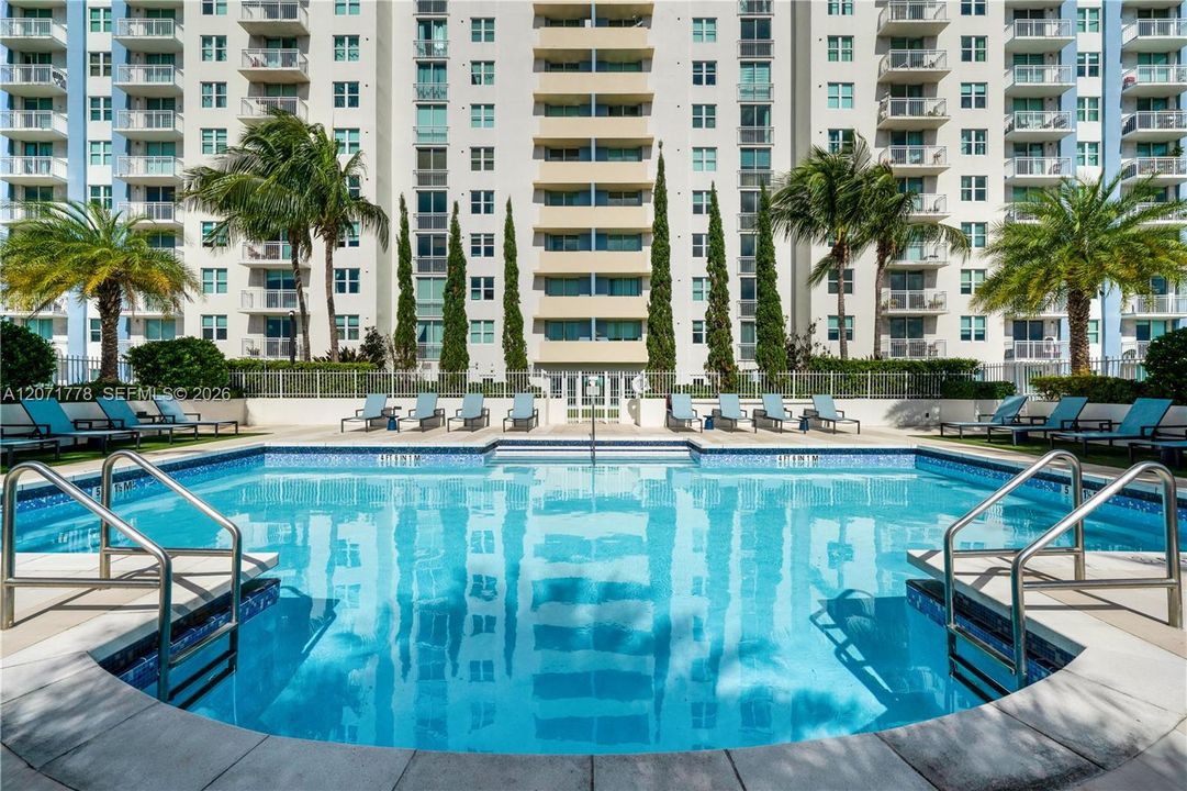 For Rent: $2,500 (1 beds, 1 baths, 770 Square Feet)