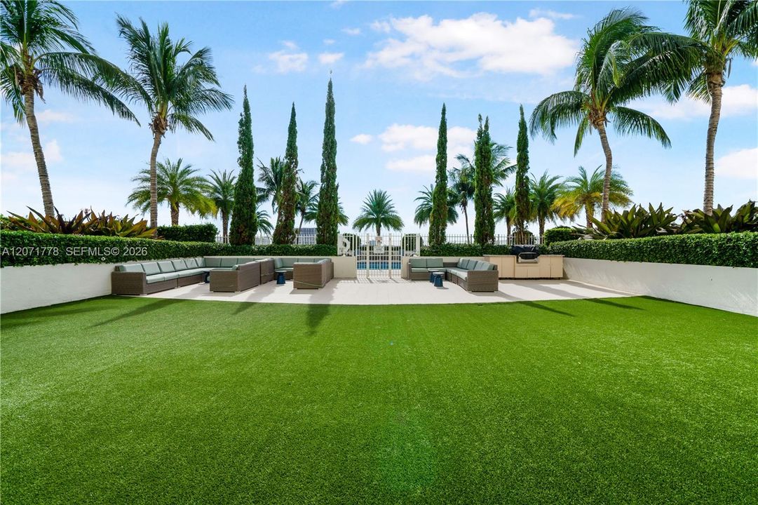 For Rent: $2,500 (1 beds, 1 baths, 770 Square Feet)