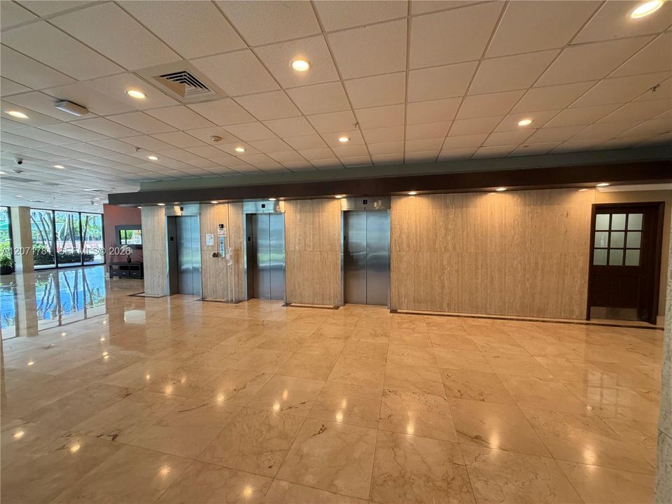 For Rent: $2,000 (1 beds, 1 baths, 720 Square Feet)
