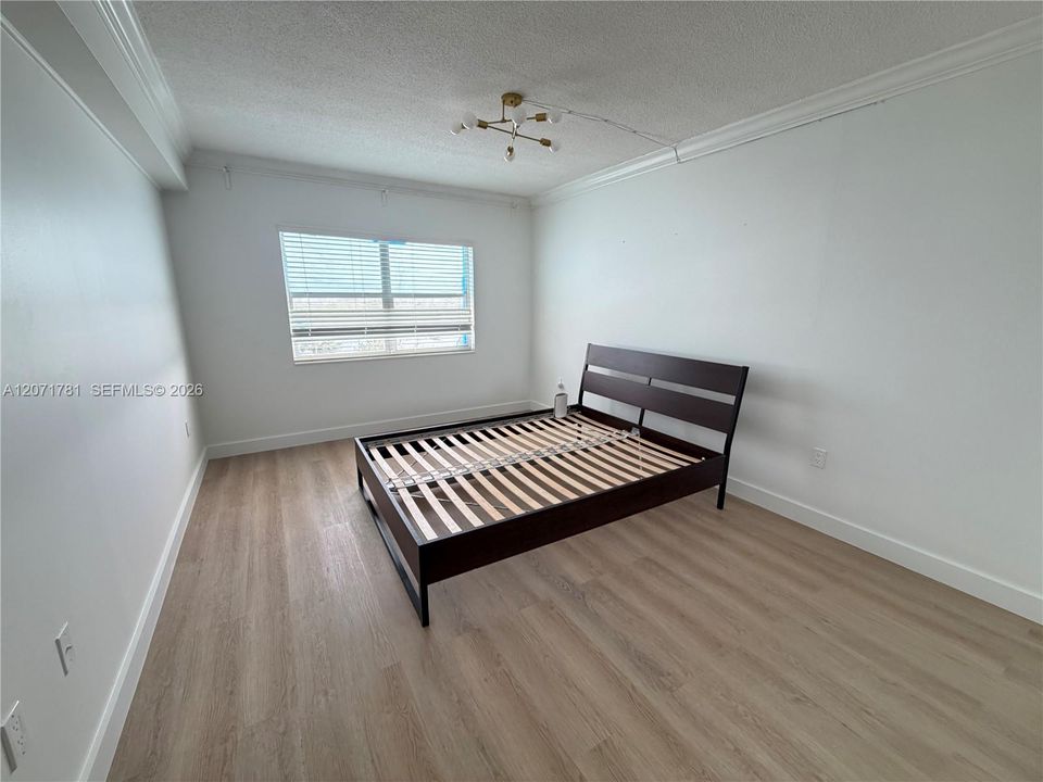 For Rent: $2,000 (1 beds, 1 baths, 720 Square Feet)