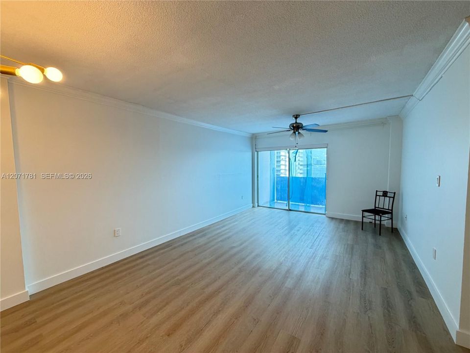 For Rent: $2,000 (1 beds, 1 baths, 720 Square Feet)