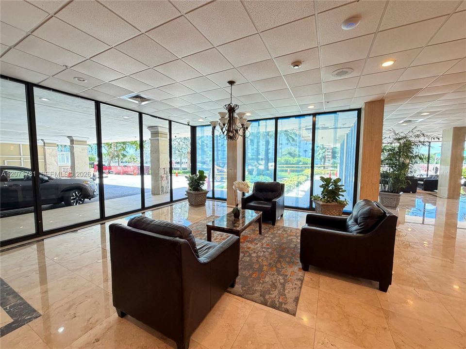 For Rent: $2,000 (1 beds, 1 baths, 720 Square Feet)
