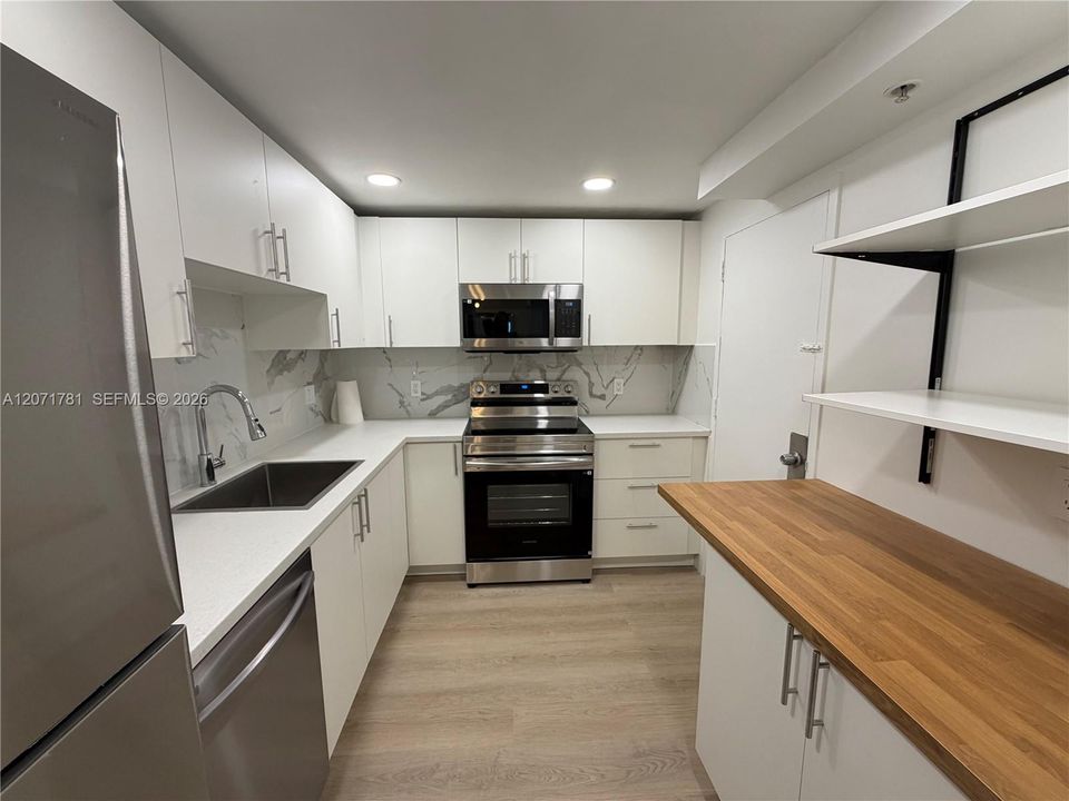 For Rent: $2,000 (1 beds, 1 baths, 720 Square Feet)