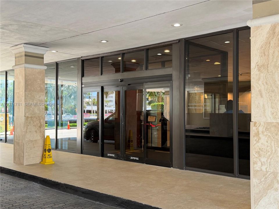 For Rent: $2,000 (1 beds, 1 baths, 720 Square Feet)