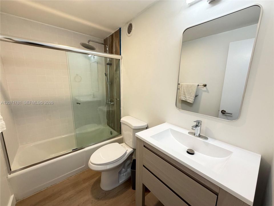 For Rent: $2,000 (1 beds, 1 baths, 720 Square Feet)