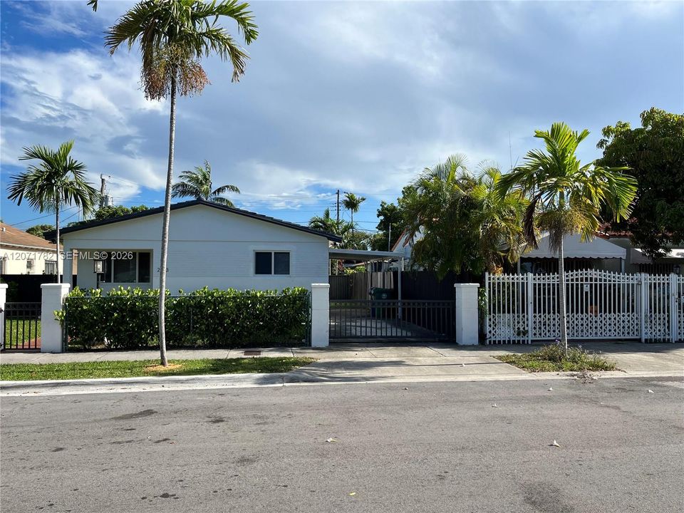 For Sale: $865,000 (3 beds, 2 baths, 1765 Square Feet)