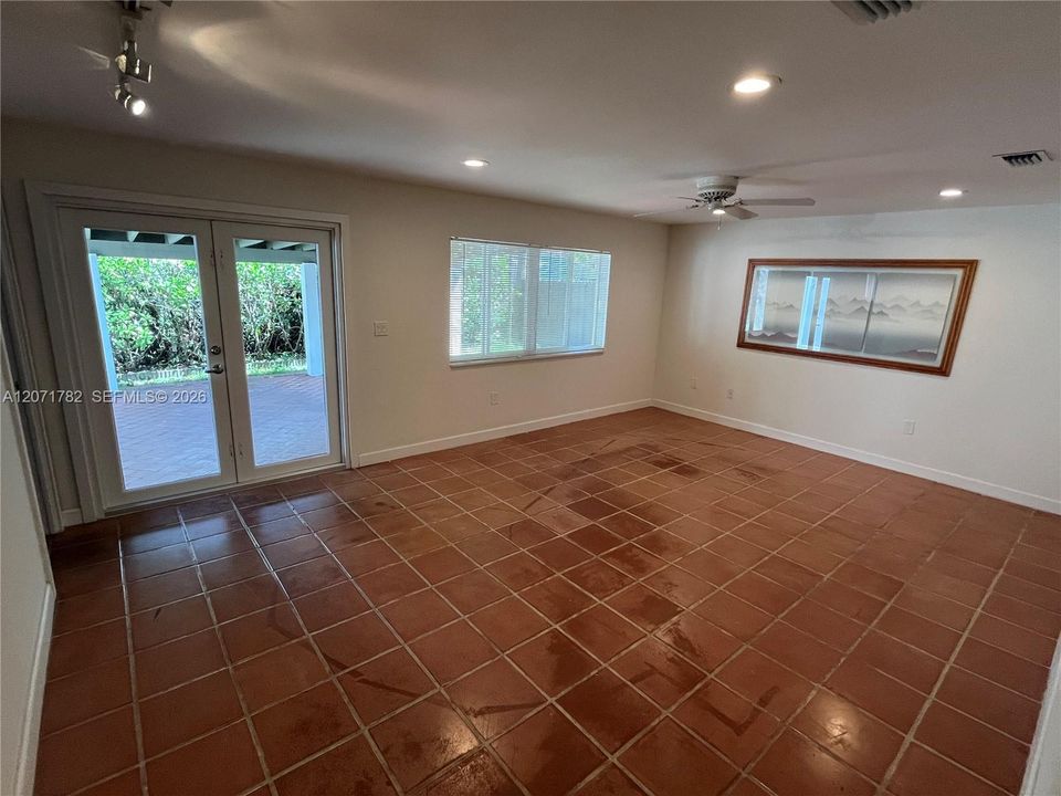 For Sale: $865,000 (3 beds, 2 baths, 1765 Square Feet)