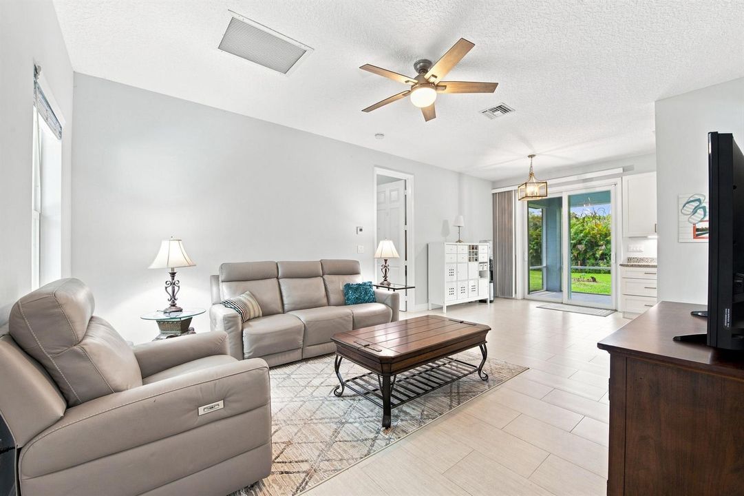 Guest House Living room