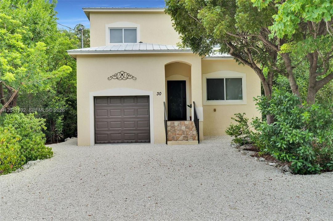 For Sale: $799,000 (3 beds, 3 baths, 1760 Square Feet)