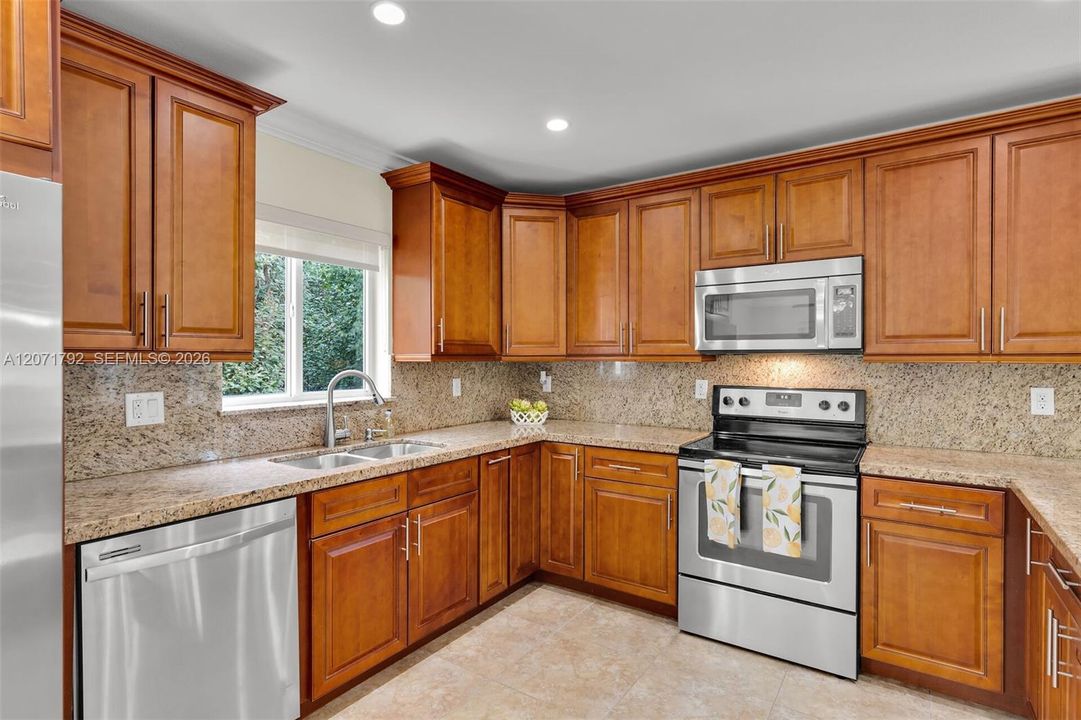For Sale: $799,000 (3 beds, 3 baths, 1760 Square Feet)