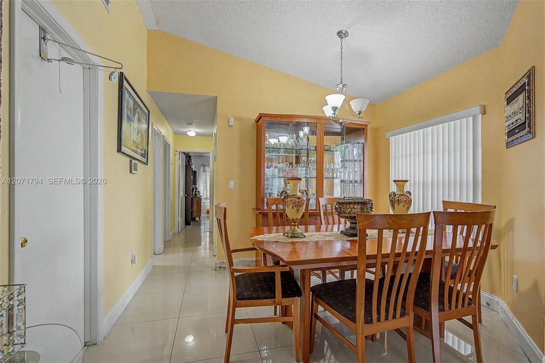 For Sale: $549,000 (3 beds, 2 baths, 1322 Square Feet)