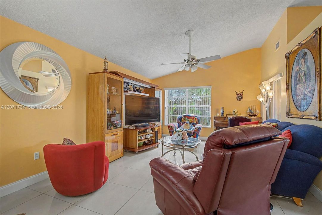 For Sale: $549,000 (3 beds, 2 baths, 1322 Square Feet)