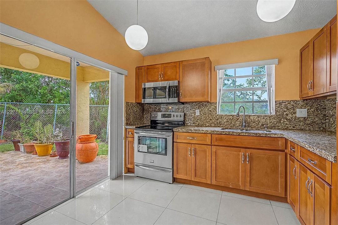 For Sale: $549,000 (3 beds, 2 baths, 1322 Square Feet)