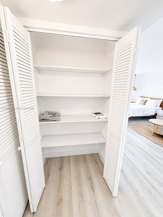 For Rent: $2,100 (0 beds, 1 baths, 571 Square Feet)