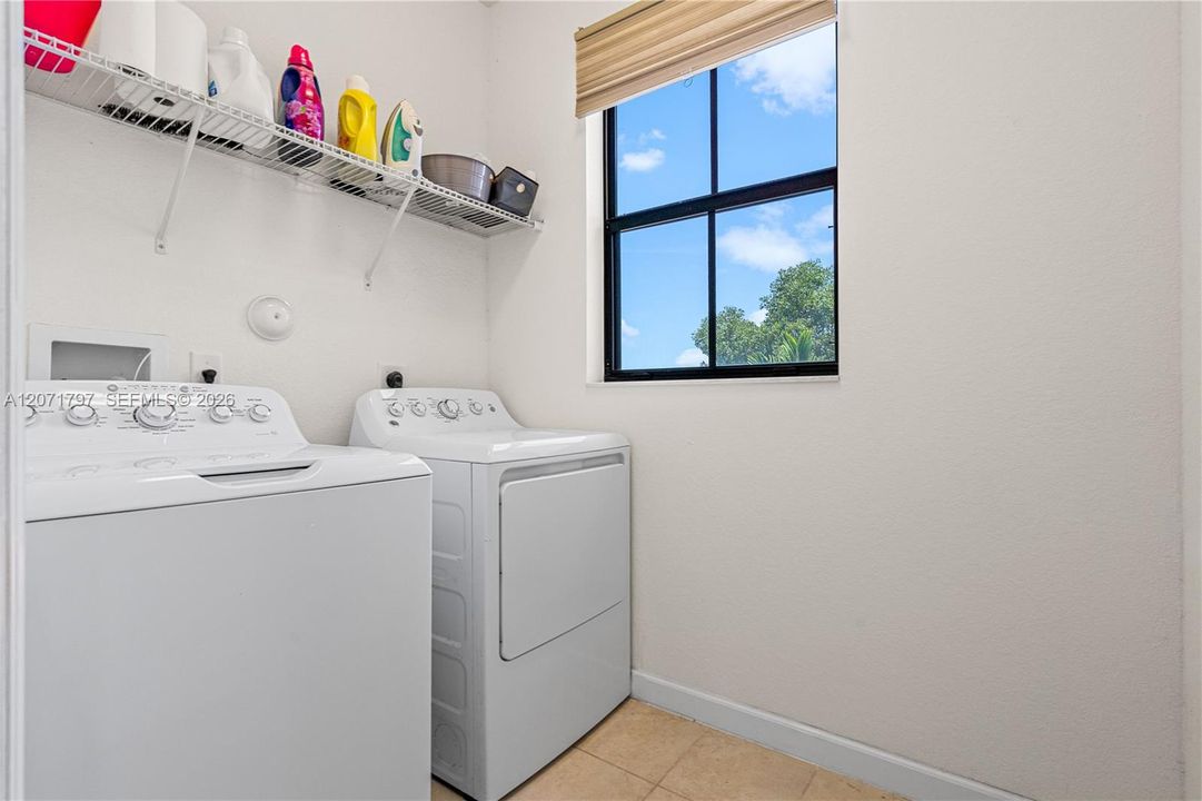 For Sale: $535,000 (3 beds, 2 baths, 2407 Square Feet)
