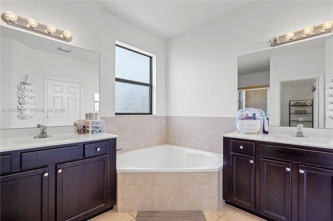 For Sale: $535,000 (3 beds, 2 baths, 2407 Square Feet)