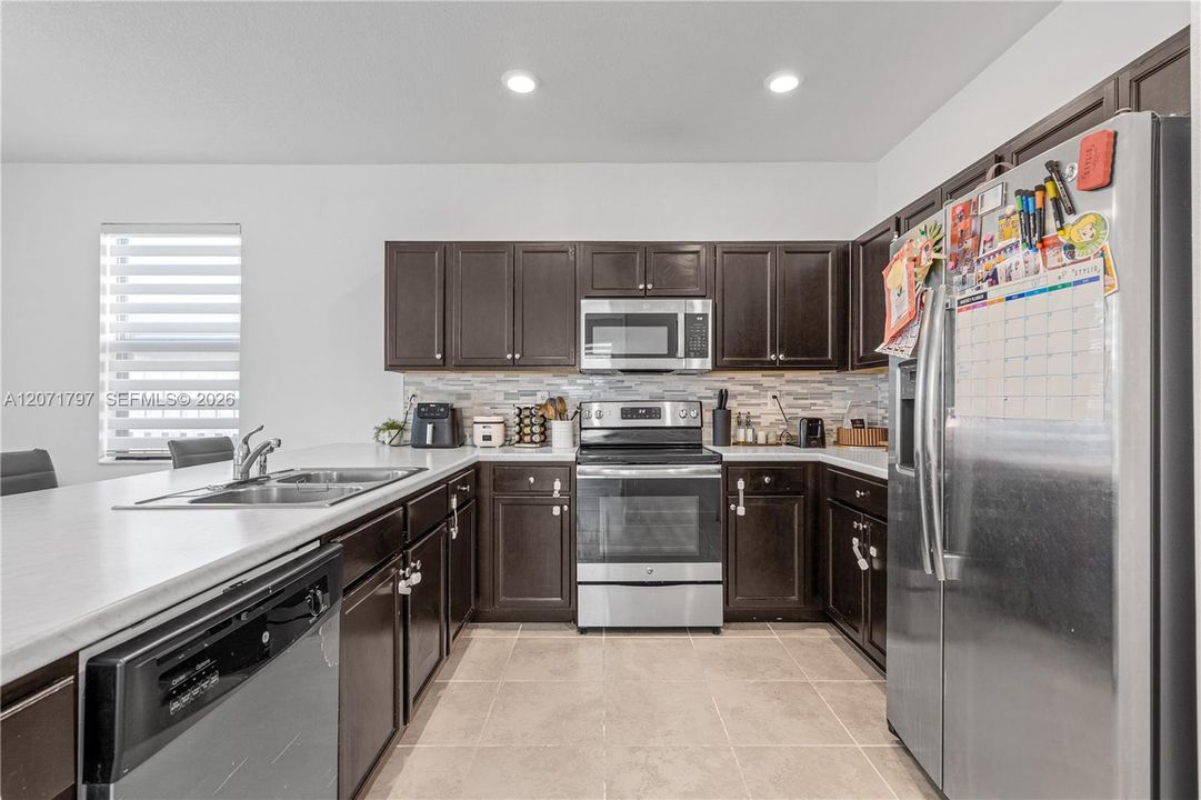 For Sale: $535,000 (3 beds, 2 baths, 2407 Square Feet)