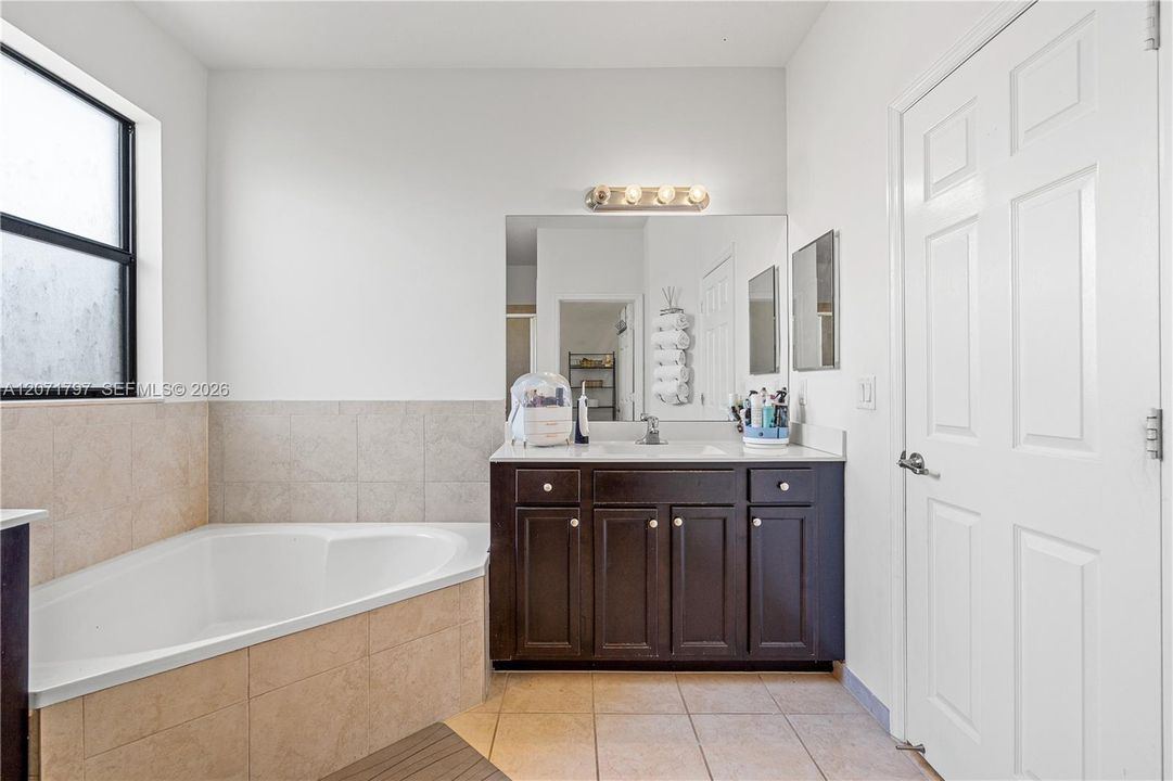 For Sale: $535,000 (3 beds, 2 baths, 2407 Square Feet)