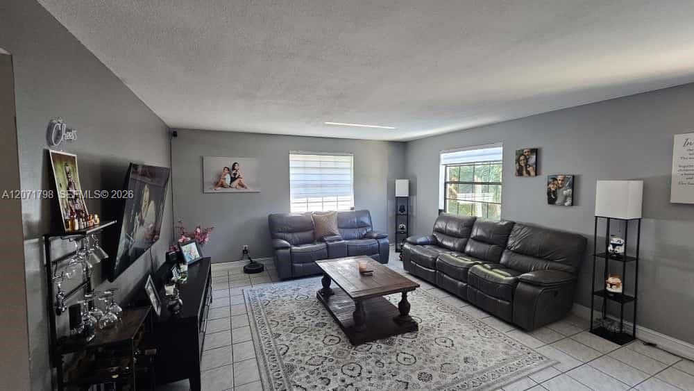 For Sale: $179,900 (2 beds, 2 baths, 1250 Square Feet)