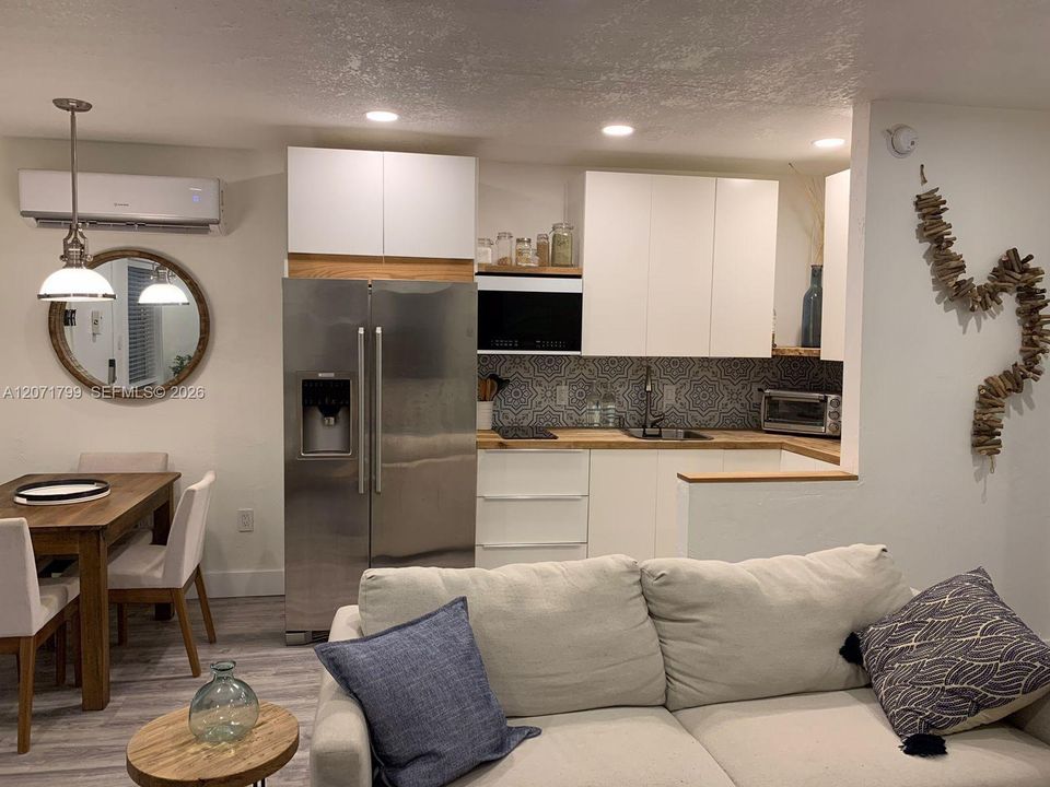 For Rent: $2,200 (1 beds, 1 baths, 572 Square Feet)