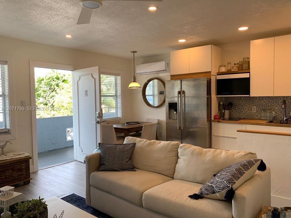 For Rent: $2,200 (1 beds, 1 baths, 572 Square Feet)