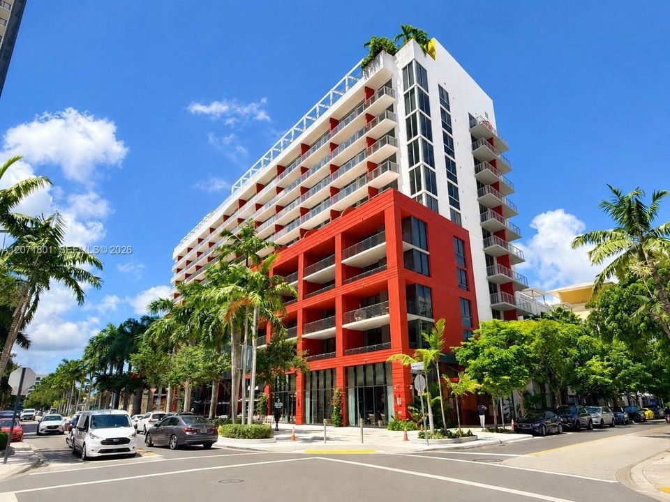 For Sale: $698,800 (1 beds, 1 baths, 598 Square Feet)