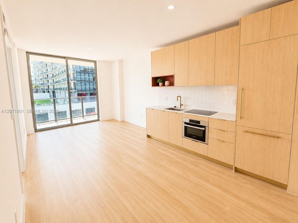 For Sale: $698,800 (1 beds, 1 baths, 598 Square Feet)