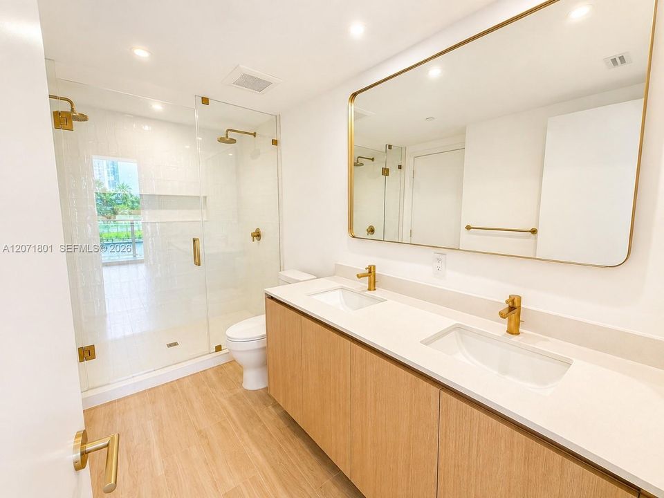 For Sale: $698,800 (1 beds, 1 baths, 598 Square Feet)