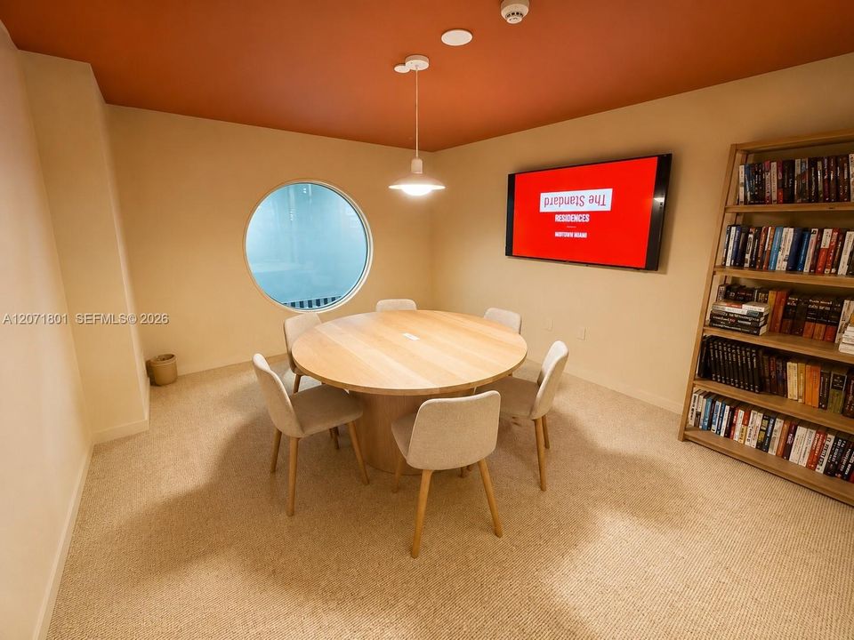 For Sale: $698,800 (1 beds, 1 baths, 598 Square Feet)