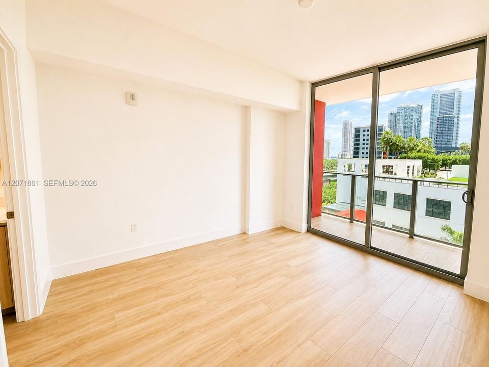 For Sale: $698,800 (1 beds, 1 baths, 598 Square Feet)
