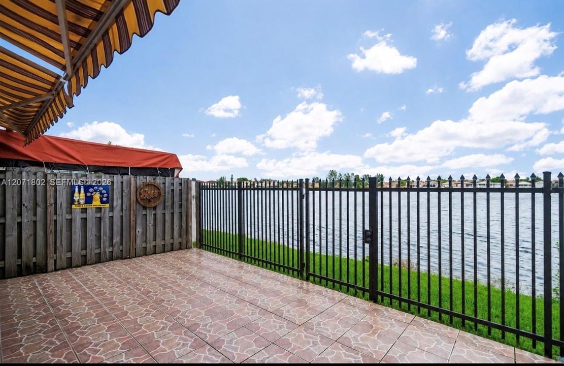 На продажу: $429,999 (4 спален, 3 ванн, 1798 Квадратных фут)
