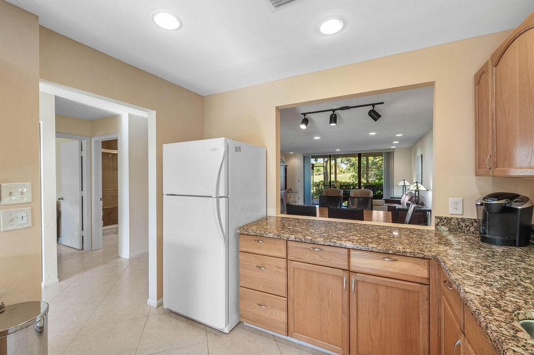 Kitchen w/ Cut-Through