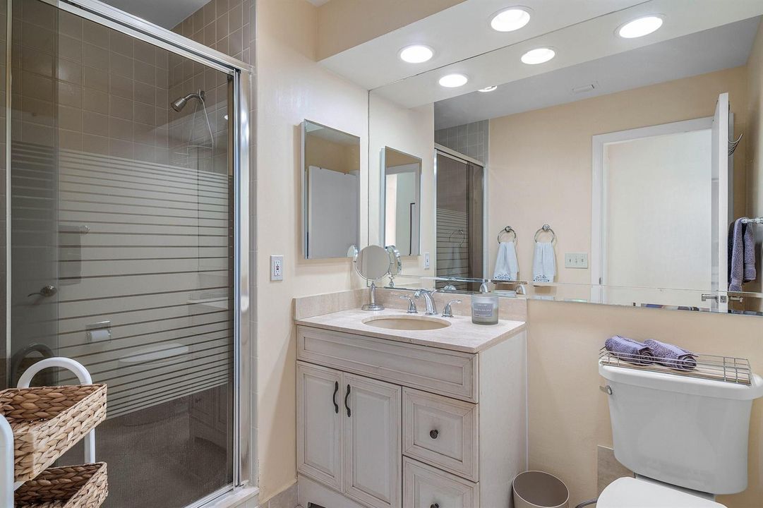 2nd Bathroom