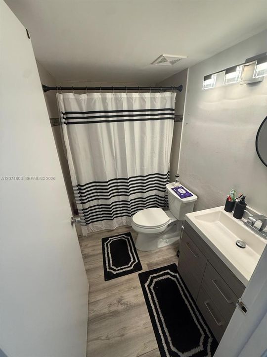 For Sale: $270,000 (2 beds, 2 baths, 898 Square Feet)