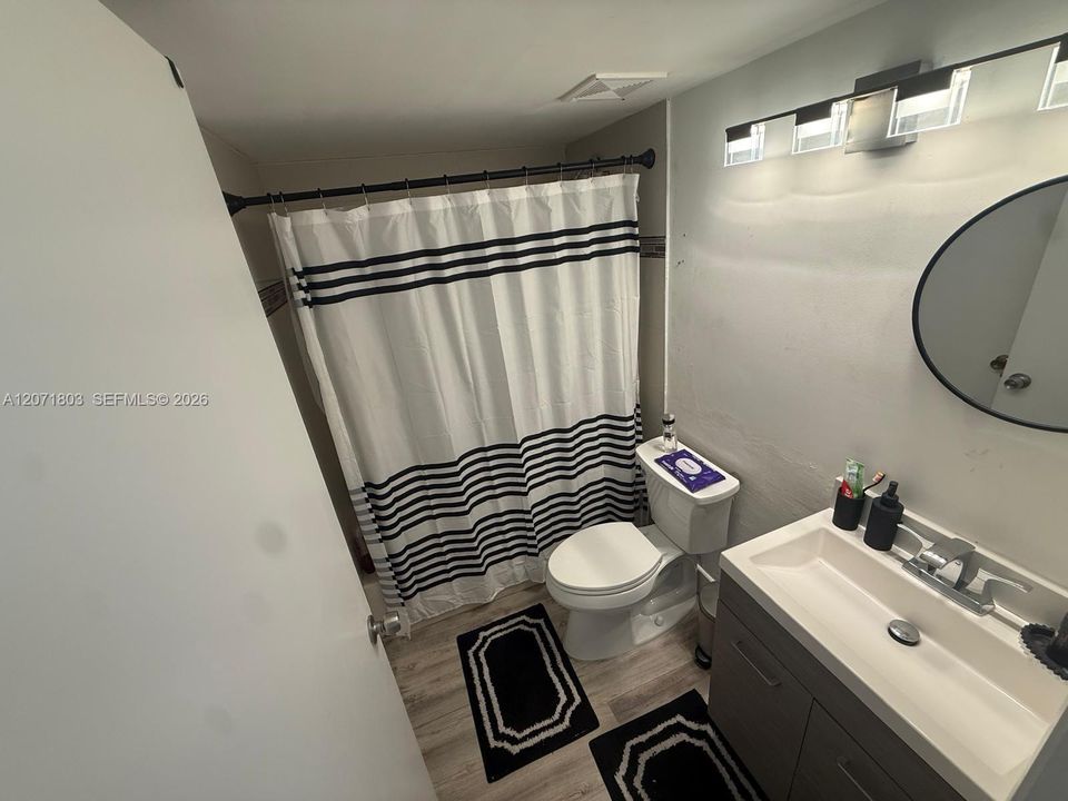 For Sale: $270,000 (2 beds, 2 baths, 898 Square Feet)