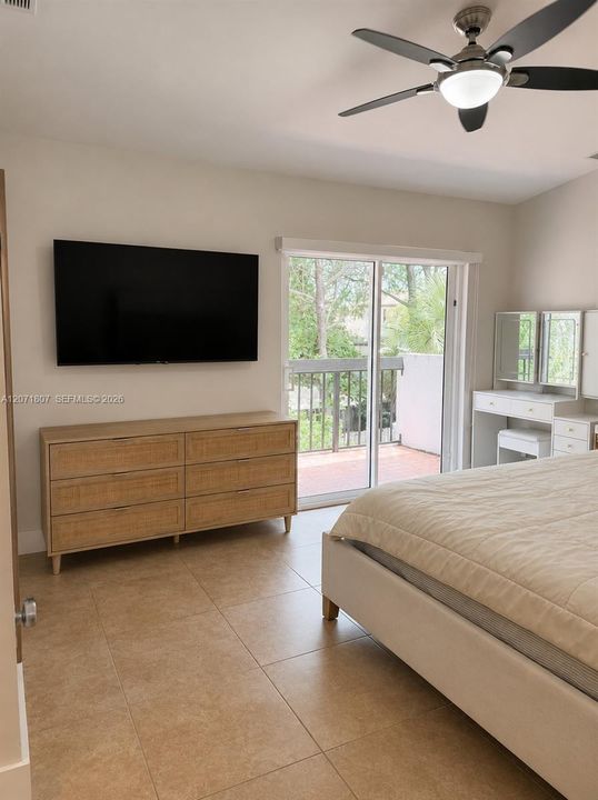 For Rent: $2,999 (2 beds, 2 baths, 1177 Square Feet)