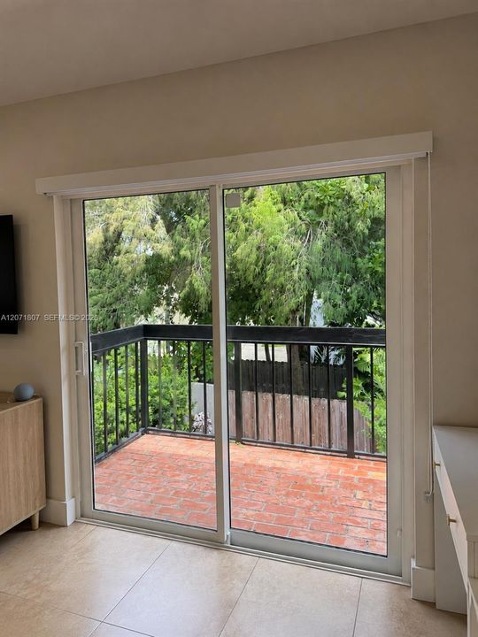 For Rent: $2,999 (2 beds, 2 baths, 1177 Square Feet)