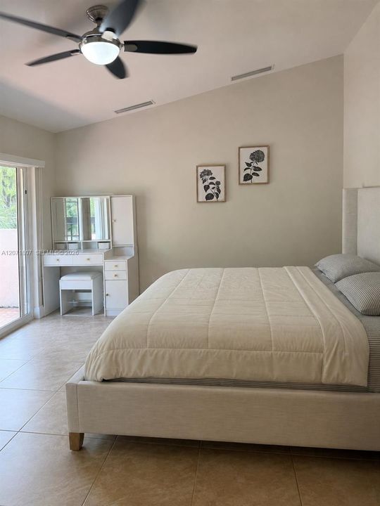 For Rent: $2,999 (2 beds, 2 baths, 1177 Square Feet)