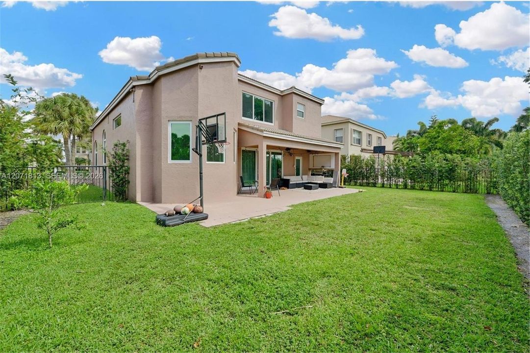 For Sale: $950,000 (5 beds, 3 baths, 3113 Square Feet)