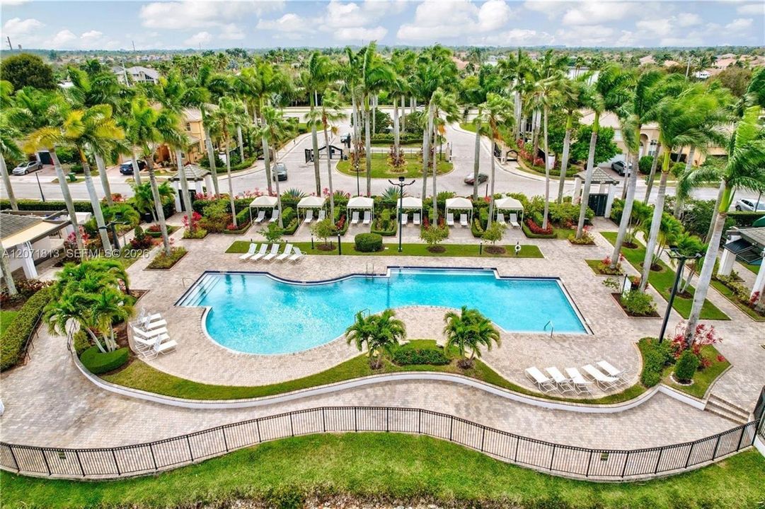 For Sale: $950,000 (5 beds, 3 baths, 3113 Square Feet)