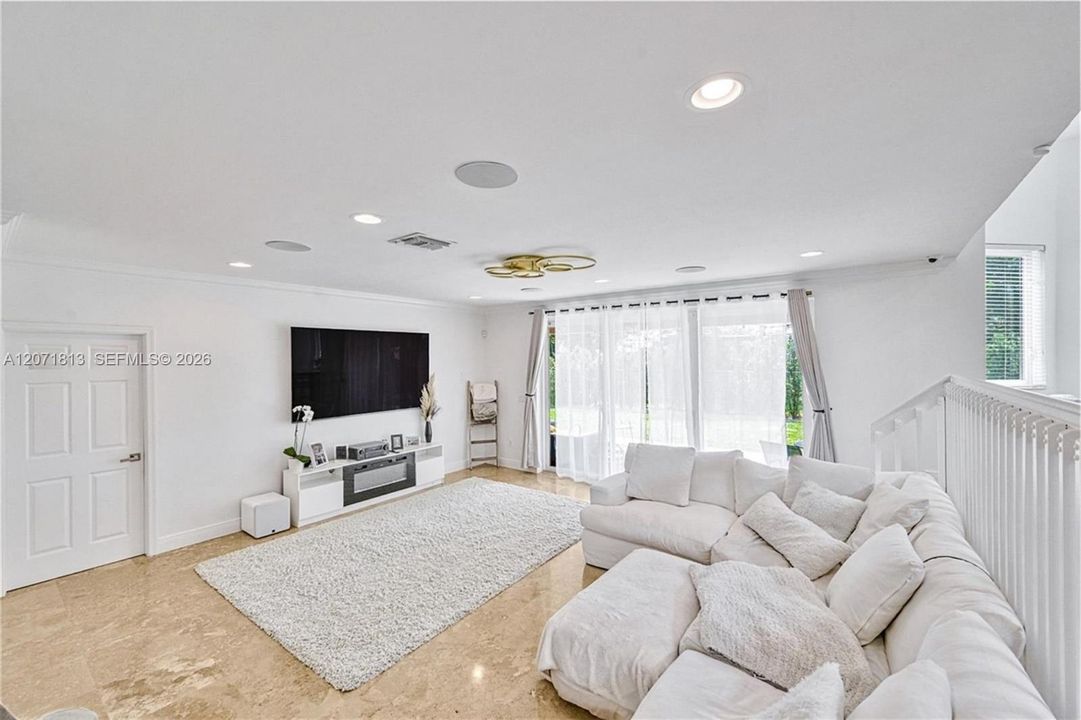 For Sale: $950,000 (5 beds, 3 baths, 3113 Square Feet)