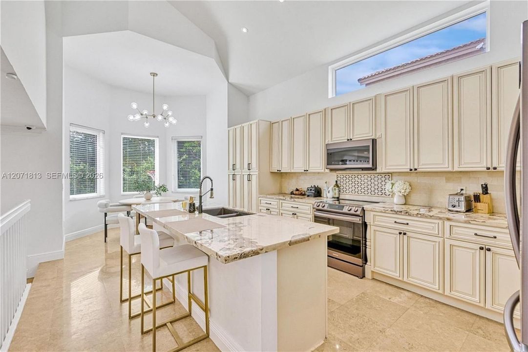 For Sale: $950,000 (5 beds, 3 baths, 3113 Square Feet)