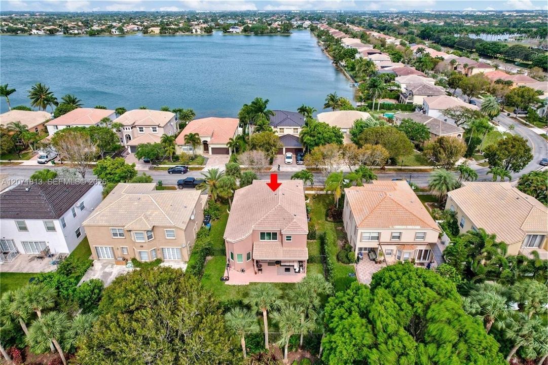 For Sale: $950,000 (5 beds, 3 baths, 3113 Square Feet)