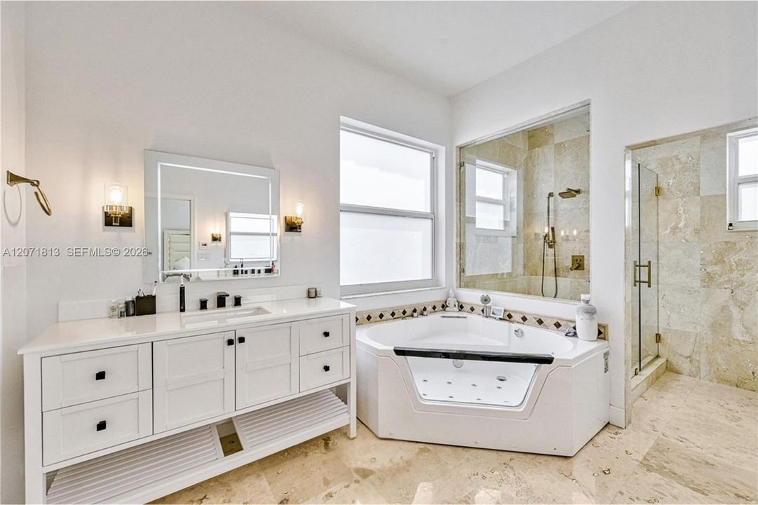 For Sale: $950,000 (5 beds, 3 baths, 3113 Square Feet)