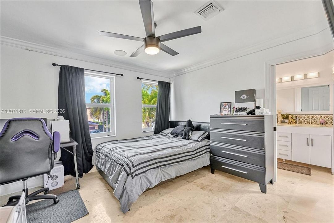 For Sale: $950,000 (5 beds, 3 baths, 3113 Square Feet)